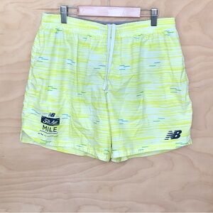New Balance 5th Ave Striped Running Shorts Yellow Gray Lined Mens Sz L.